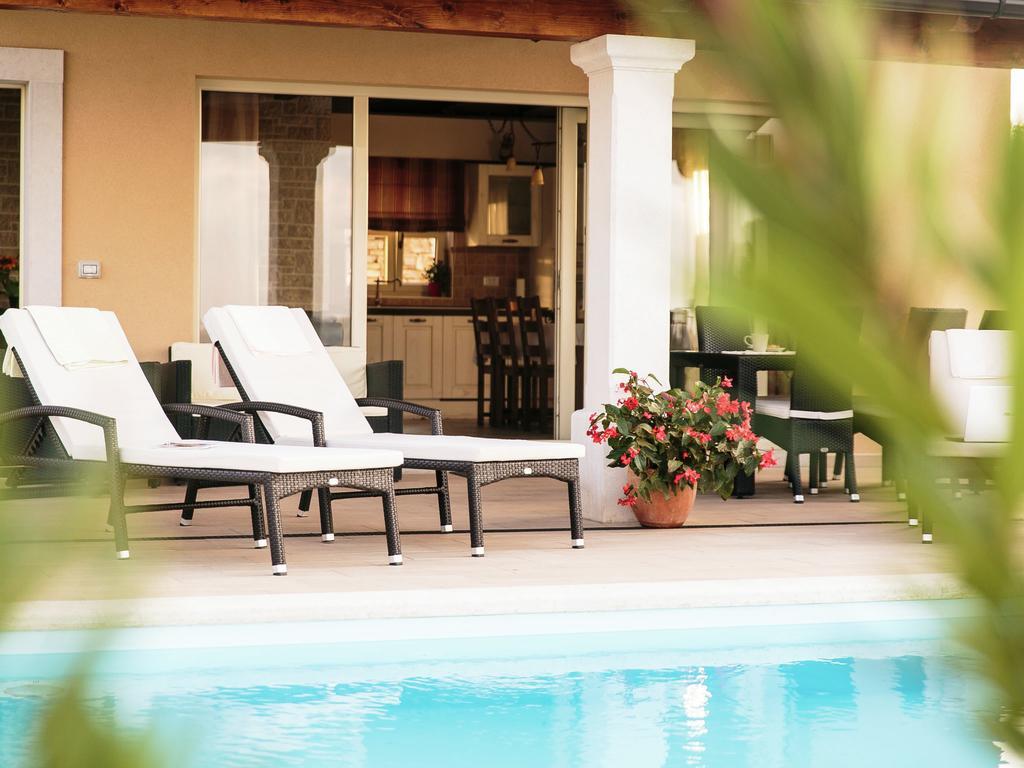 Luxurious Villa With Swimming Pool In Sveti Lovrec Selina Eksteriør bilde